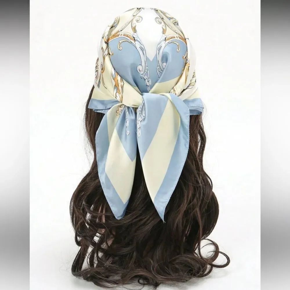 Elegant Blue and Cream Scarf A1450
